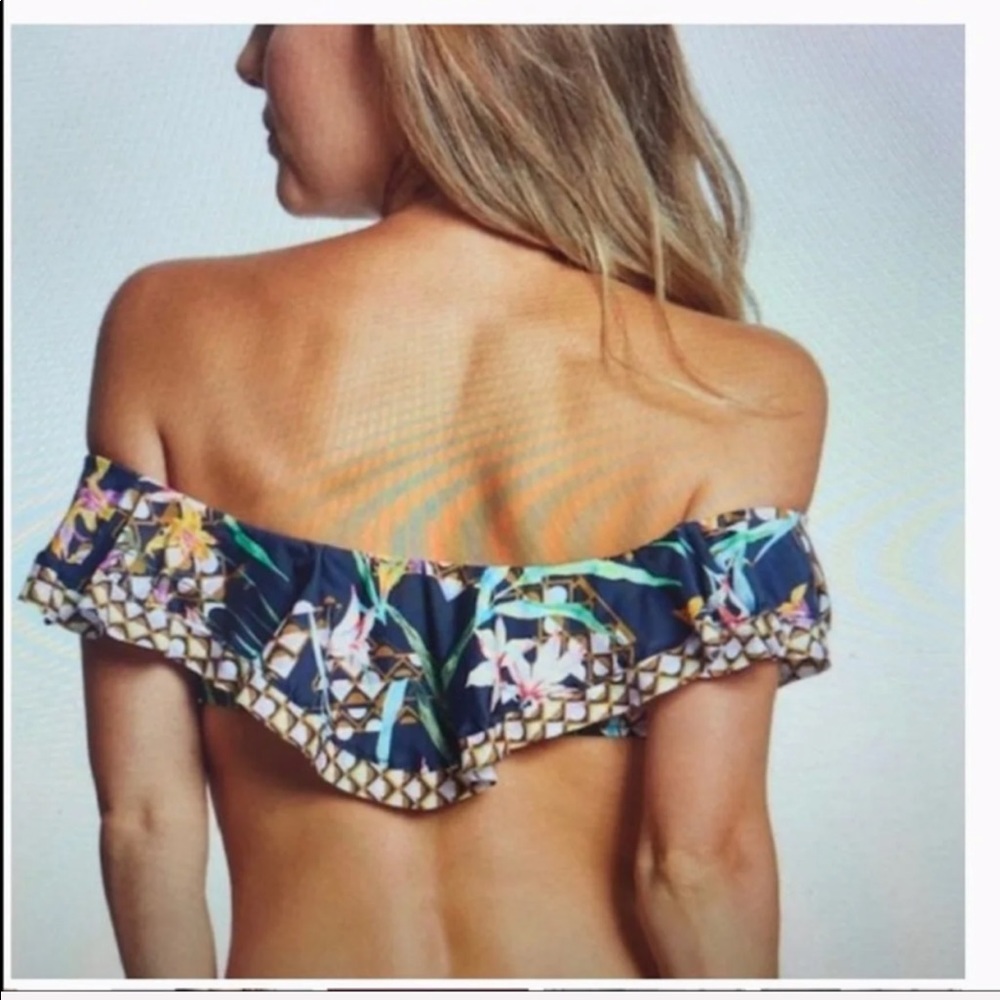 🔥⬇️ SALE NWT Trina Turk Top Fiji Floral Off-the-Shoulder - Picture 6 of 9